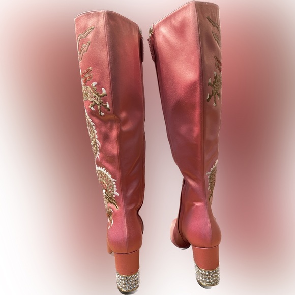 Beautiful Gucci Embroidered Dragon Boots with Crystal Heels. - Picture 2 of 7